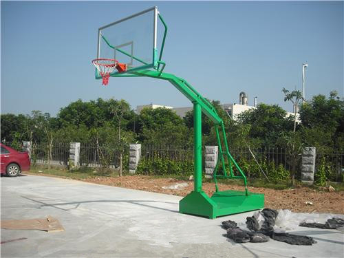 移动式篮球架顺利安装成功
