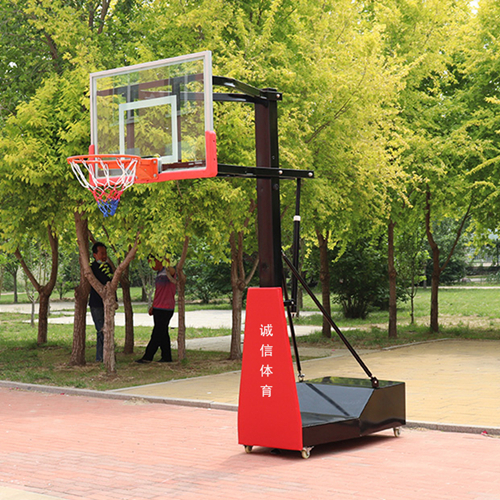 广场升降篮球架安装完毕